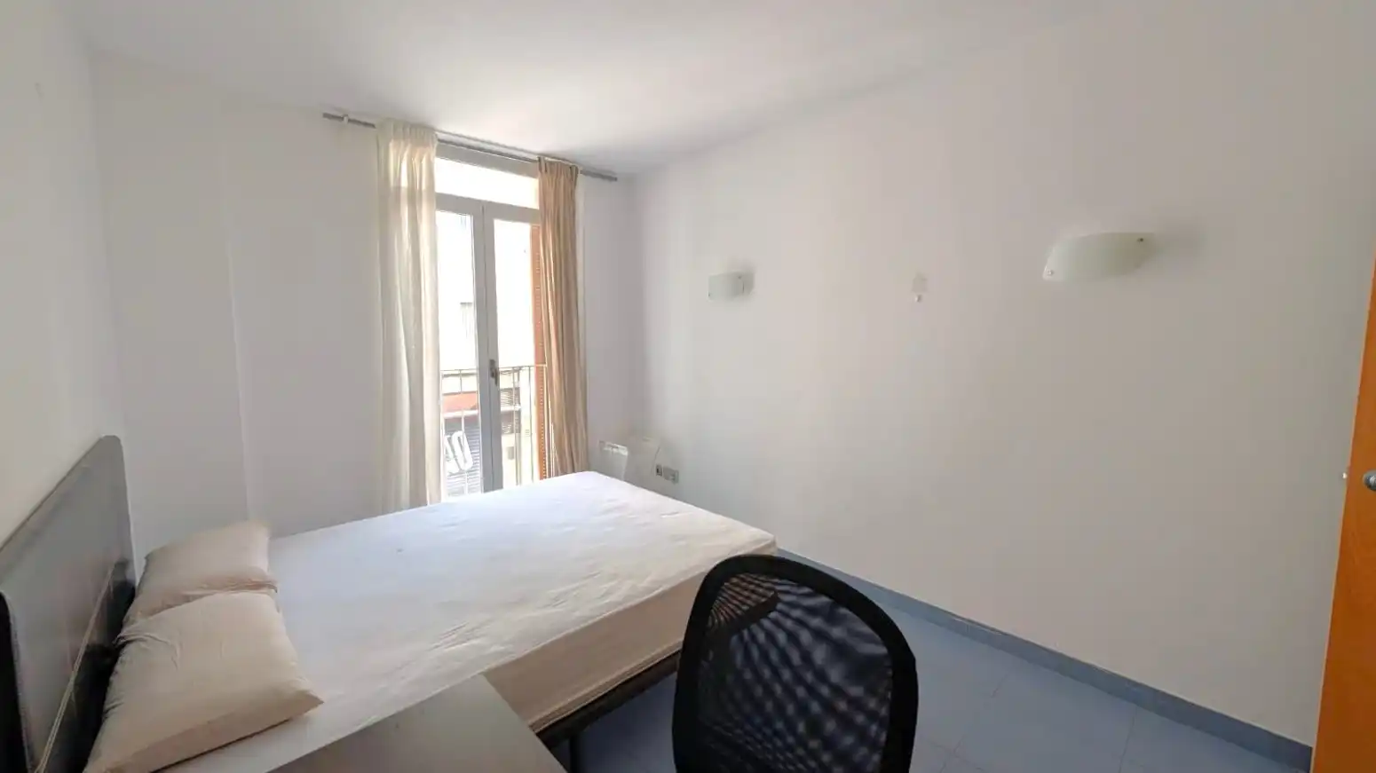 Bedroom of Flat for rent in Valencia  with Air Conditioner, Heating and Terrace