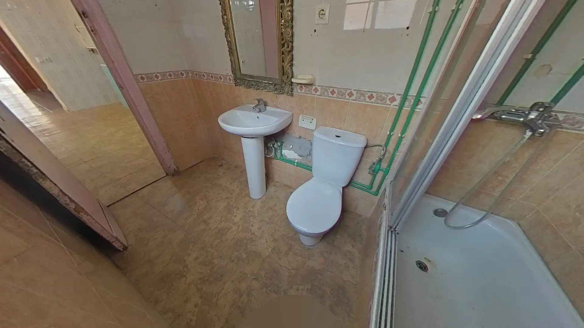 Baño de Piso en venta en La Unión con Balcón