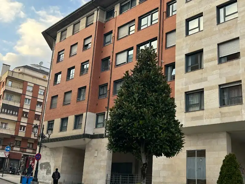 Außenansicht von Wohnung zur Miete in Oviedo 
