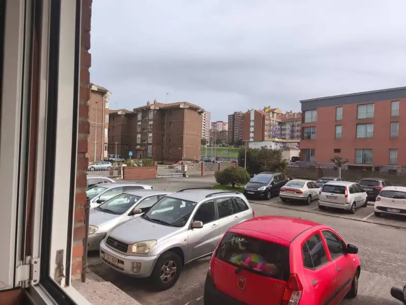 Parkplatz von Erdgeschoss zum Verkauf in Santander mit Heizung und Privatgarten