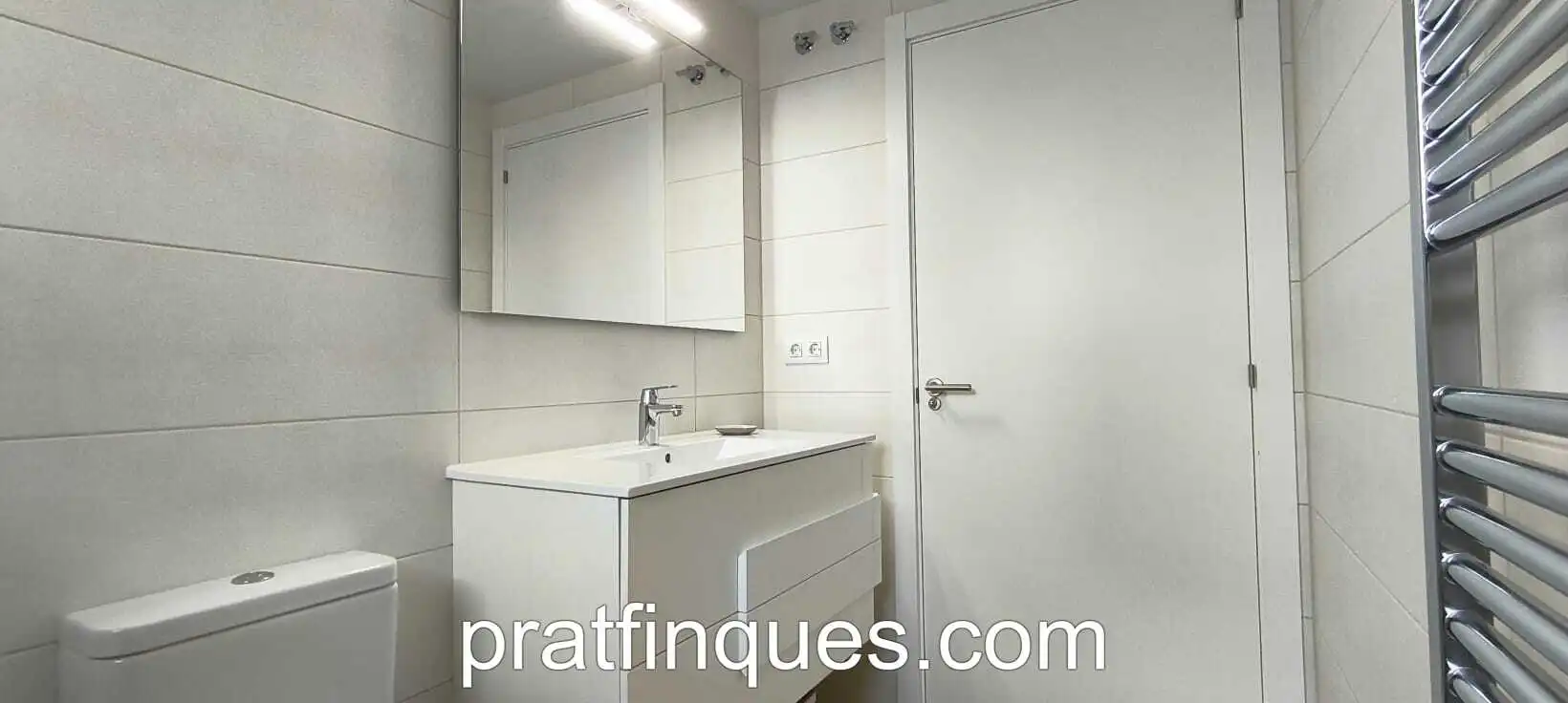 Badezimmer von Wohnung zum Verkauf in L'Hospitalet de Llobregat mit Klimaanlage, Heizung und Parkett