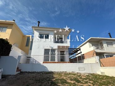 Villa con giardino in vendita a Montebello - Nou Espai