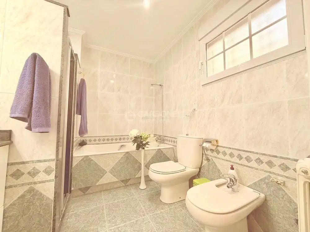 Casa amb piscina en venda a Centre - Zona Alta, imagen 24