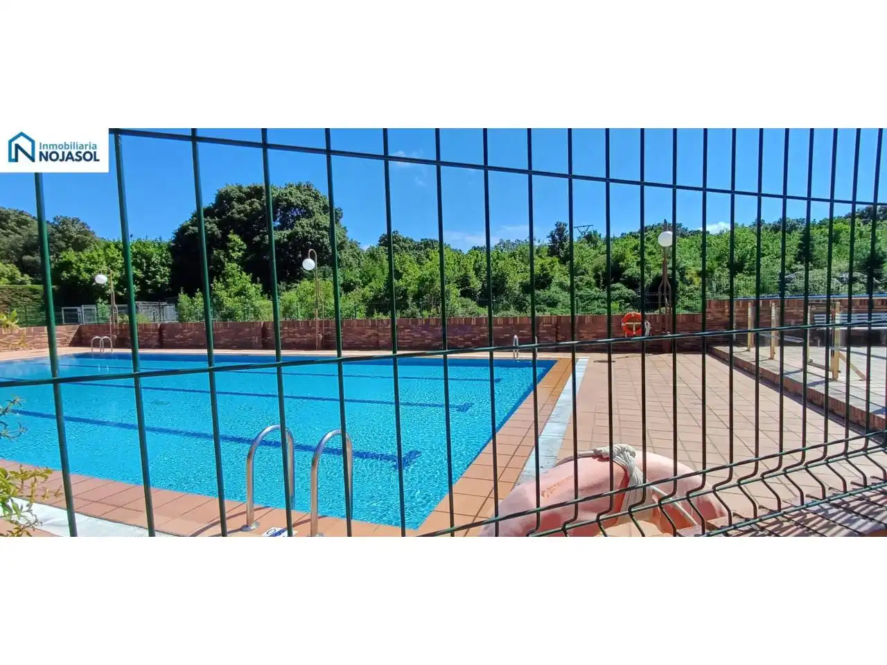 Piscina de Apartament de lloguer en Arnuero amb Calefacció, Terrassa i Moblat