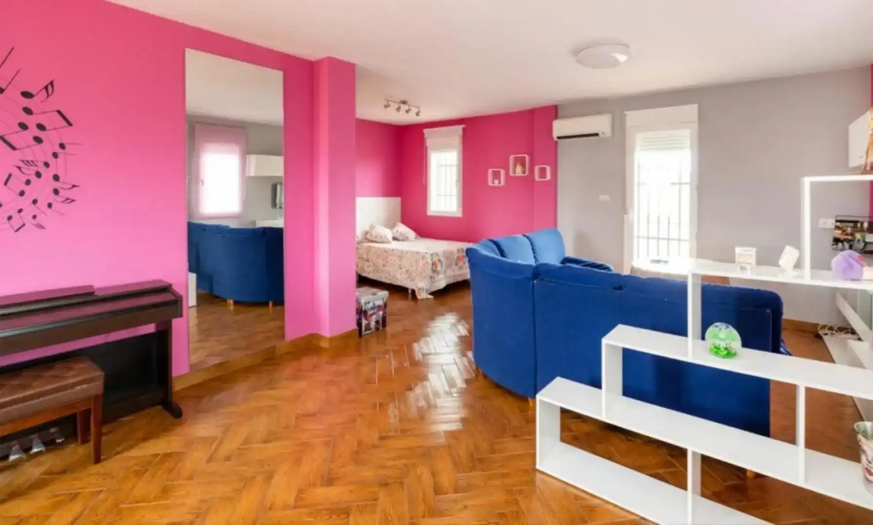 Sala d'estar de Casa o xalet en venda en Cúllar Vega amb Aire condicionat i Piscina