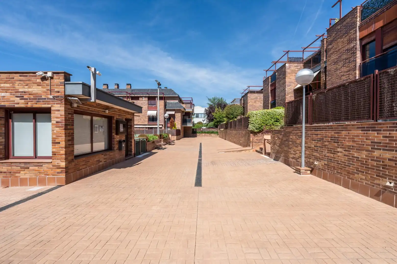 Vista exterior de Pis en venda en Las Rozas de Madrid amb Aire condicionat, Calefacció i Jardí privat