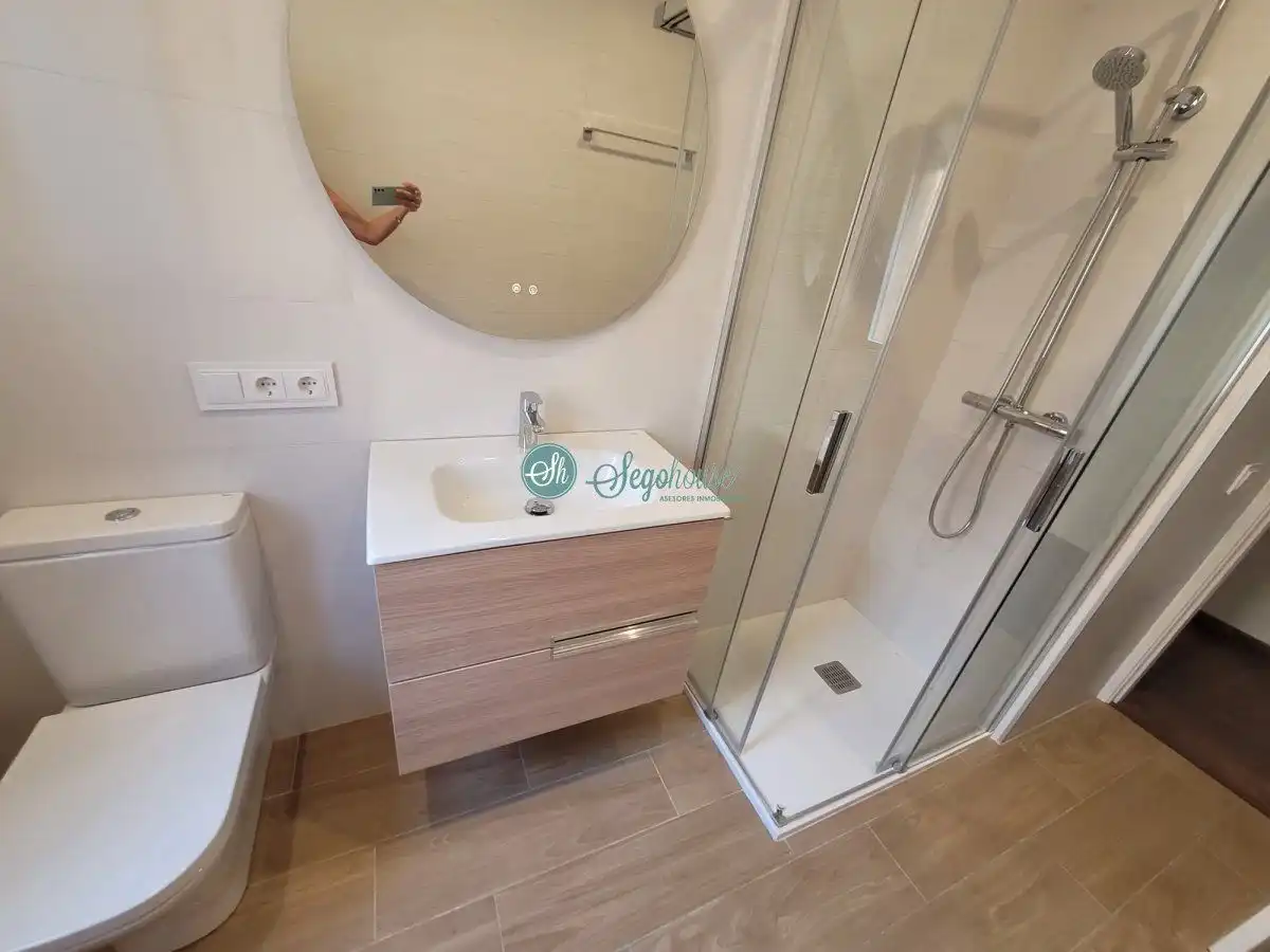 Baño de Piso de alquiler en Segovia con Calefacción y Balcón