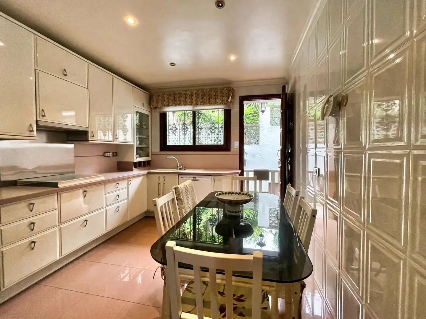 Cocina de Casa o chalet en venta en Santa Brígida con Terraza, Trastero y Piscina