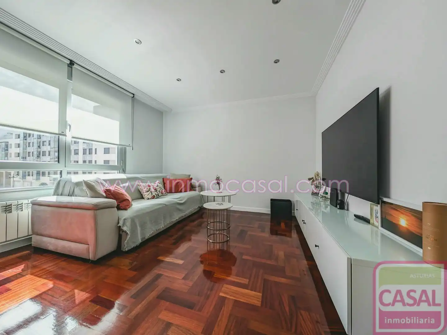 Sala de estar de Piso en venta en Oviedo  con Calefacción, Terraza y Trastero