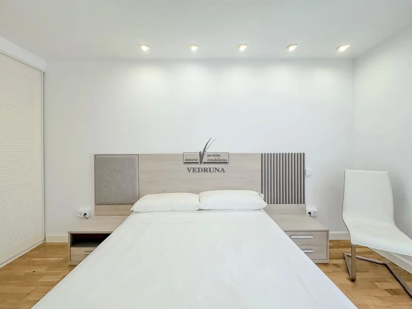 Dormitori de Apartament de lloguer en Zaragoza amb Aire condicionat, Calefacció i Forn