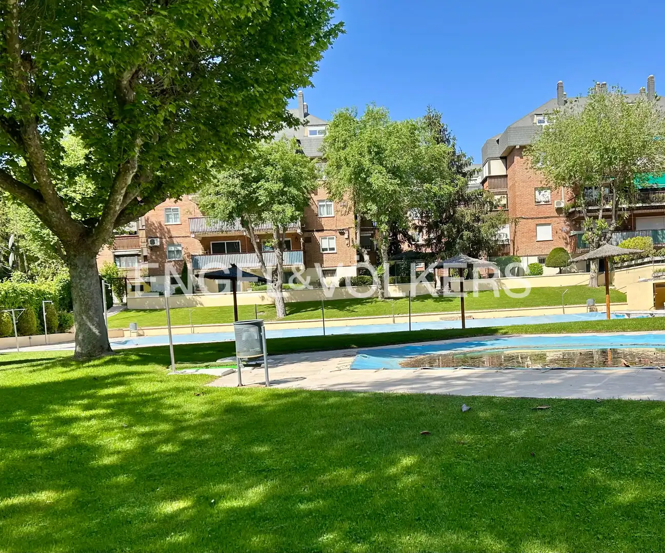 Vista exterior de Pis en venda en Majadahonda amb Calefacció, Parquet i Traster