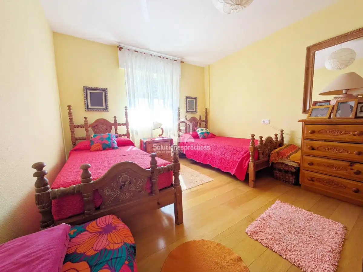 Dormitori de Casa o xalet en venda en Jaén amb Aire condicionat, Terrassa i Traster