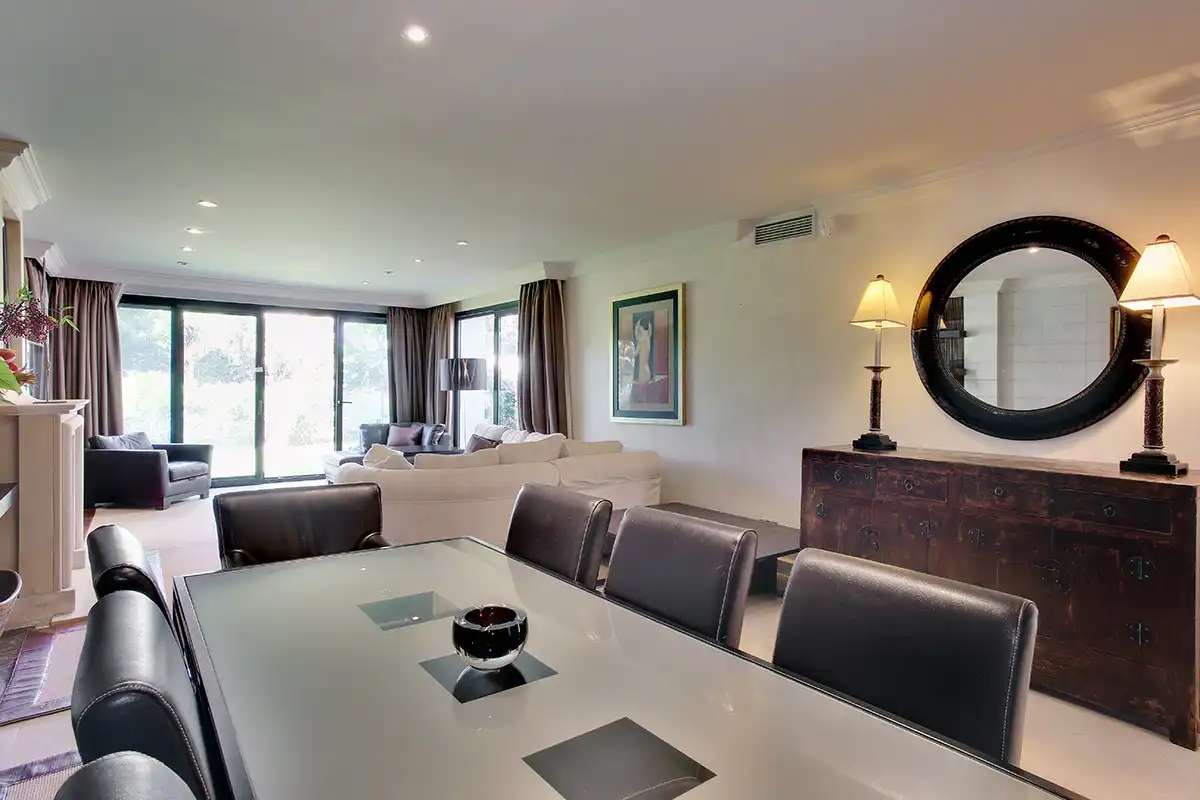 Esszimmer von Erdgeschoss zur Miete in Marbella mit Klimaanlage, Terrasse und Schwimmbad