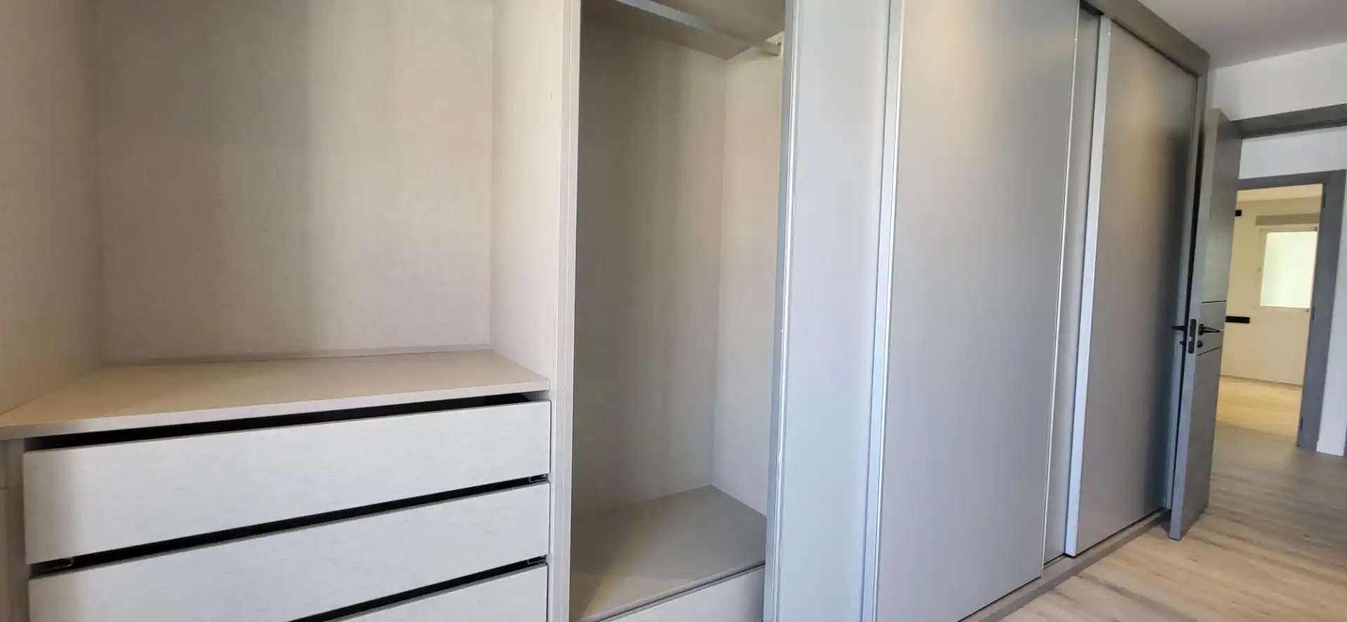 Schlafzimmer von Wohnungen zum Verkauf in Marbella mit Privatgarten und Gemeinschaftspool
