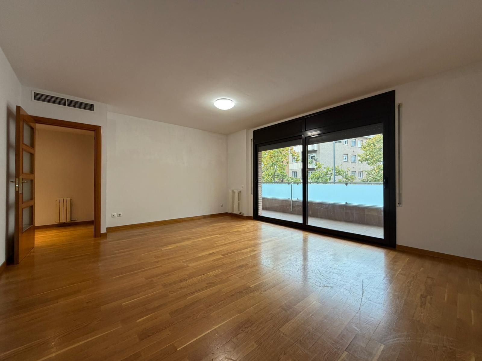 Living room of Flat for sale in Sabadell  with Air Conditioner, Heating and Terrace