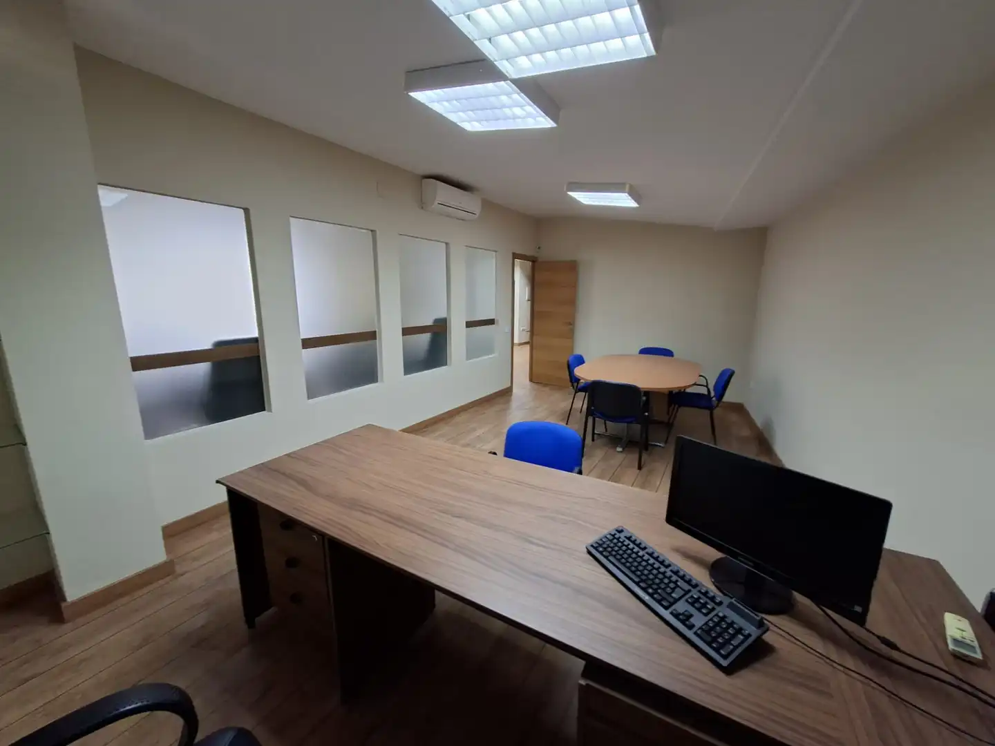 Büro zum Verkauf in Plasencia mit Klimaanlage und Heizung
