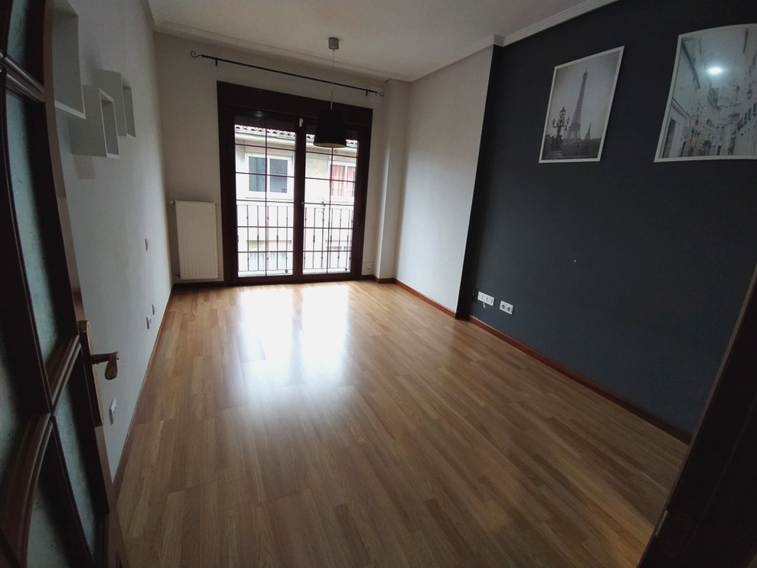 Sala d'estar de Pis en venda en Avilés amb Calefacció, Parquet i Balcó