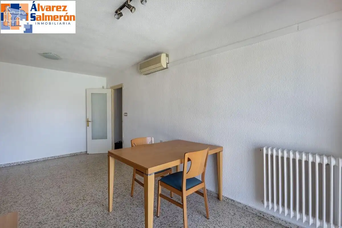 Dining room of Flat for sale in Granada  with Air Conditioner, Heating and Terrace