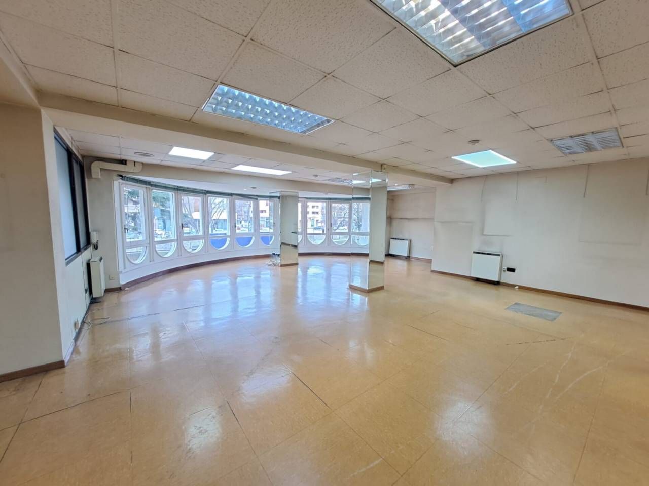 Oficina de lloguer a Reyes Catolicos, Reyes Católicos, Centro