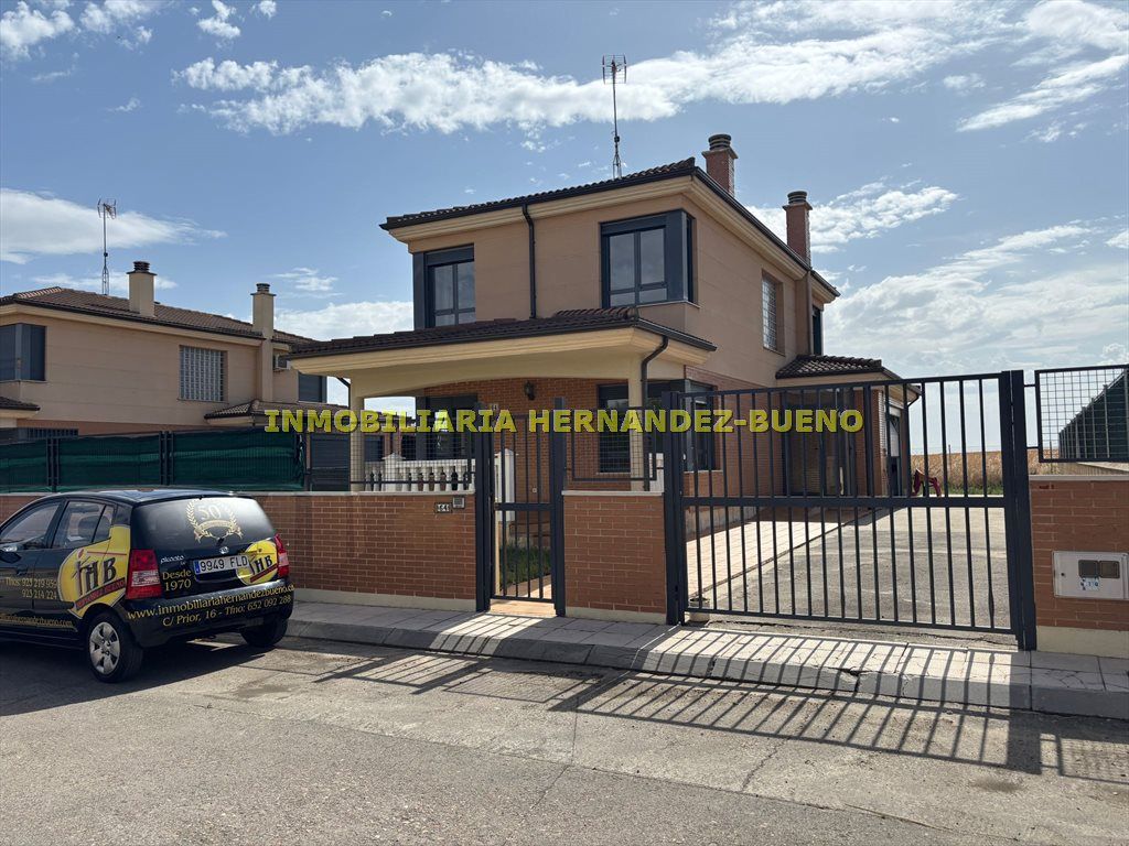 Vista exterior de Casa o xalet en venda en La Vellés  amb Calefacció