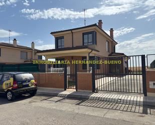 Vista exterior de Casa o xalet en venda en La Vellés  amb Calefacció