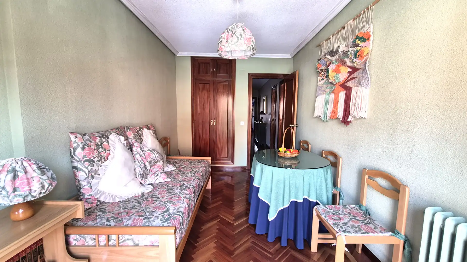 Sala d'estar de Casa o xalet en venda en Alcalá de Henares amb Aire condicionat, Calefacció i Parquet