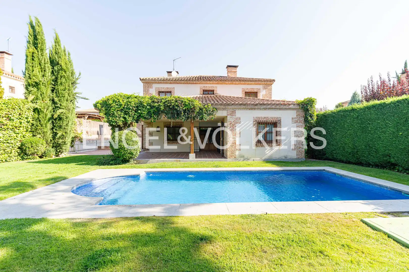 Vista exterior de Casa o chalet de alquiler en Madrid con Aire acondicionado, Calefacción y Jardín privado