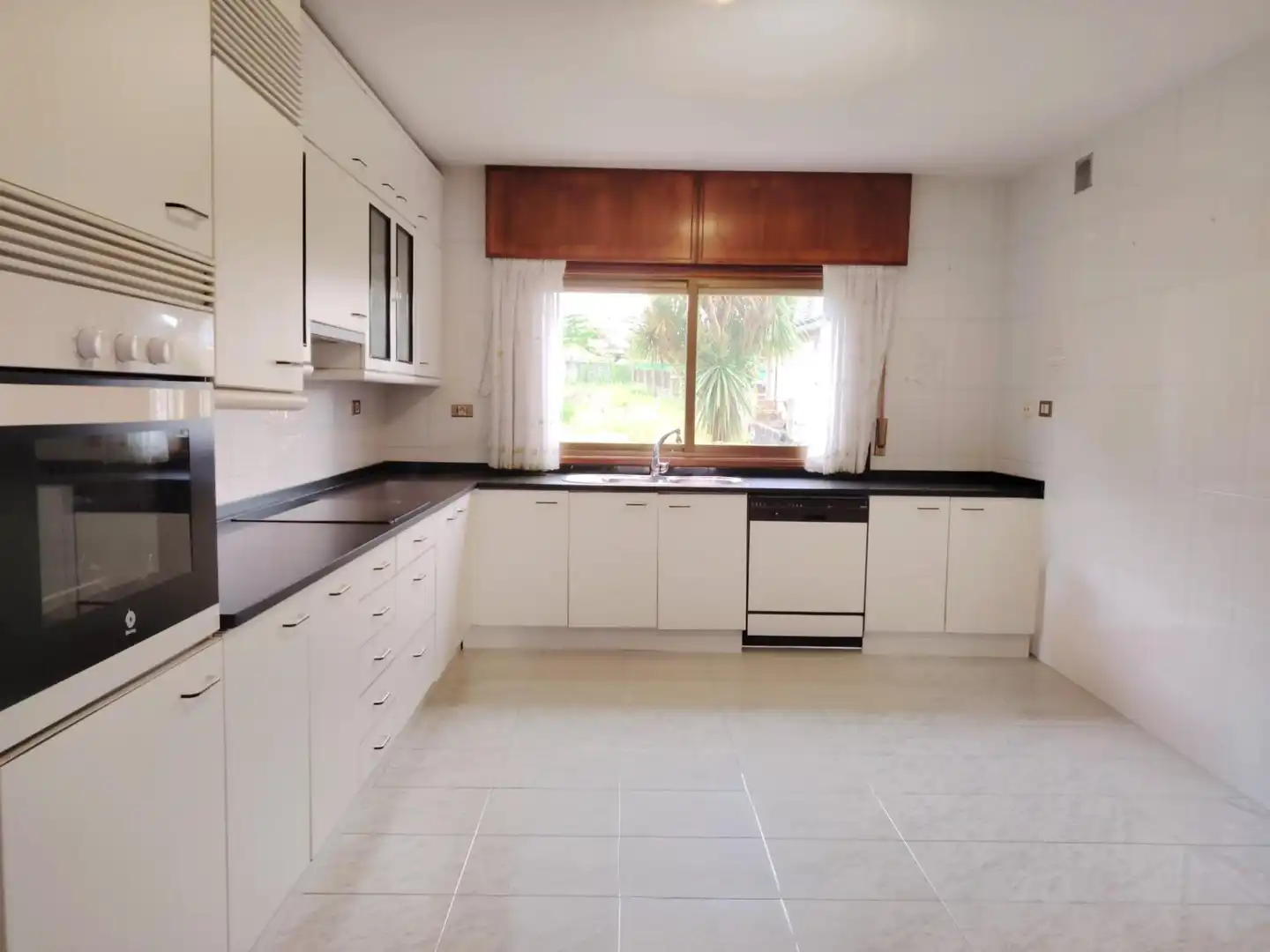 Cocina de Casa o chalet en venta en Vigo  con Calefacción, Terraza y Balcón
