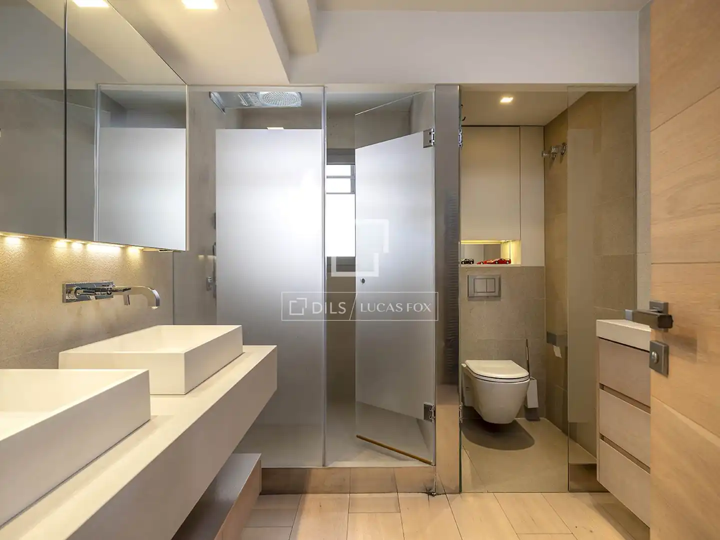 Bany de Casa o xalet en venda en Barcelona amb Aire condicionat, Calefacció i Jardí privat