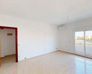 Living room of Flat to rent in  Sevilla Capital  with Air Conditioner, Heating and Balcony