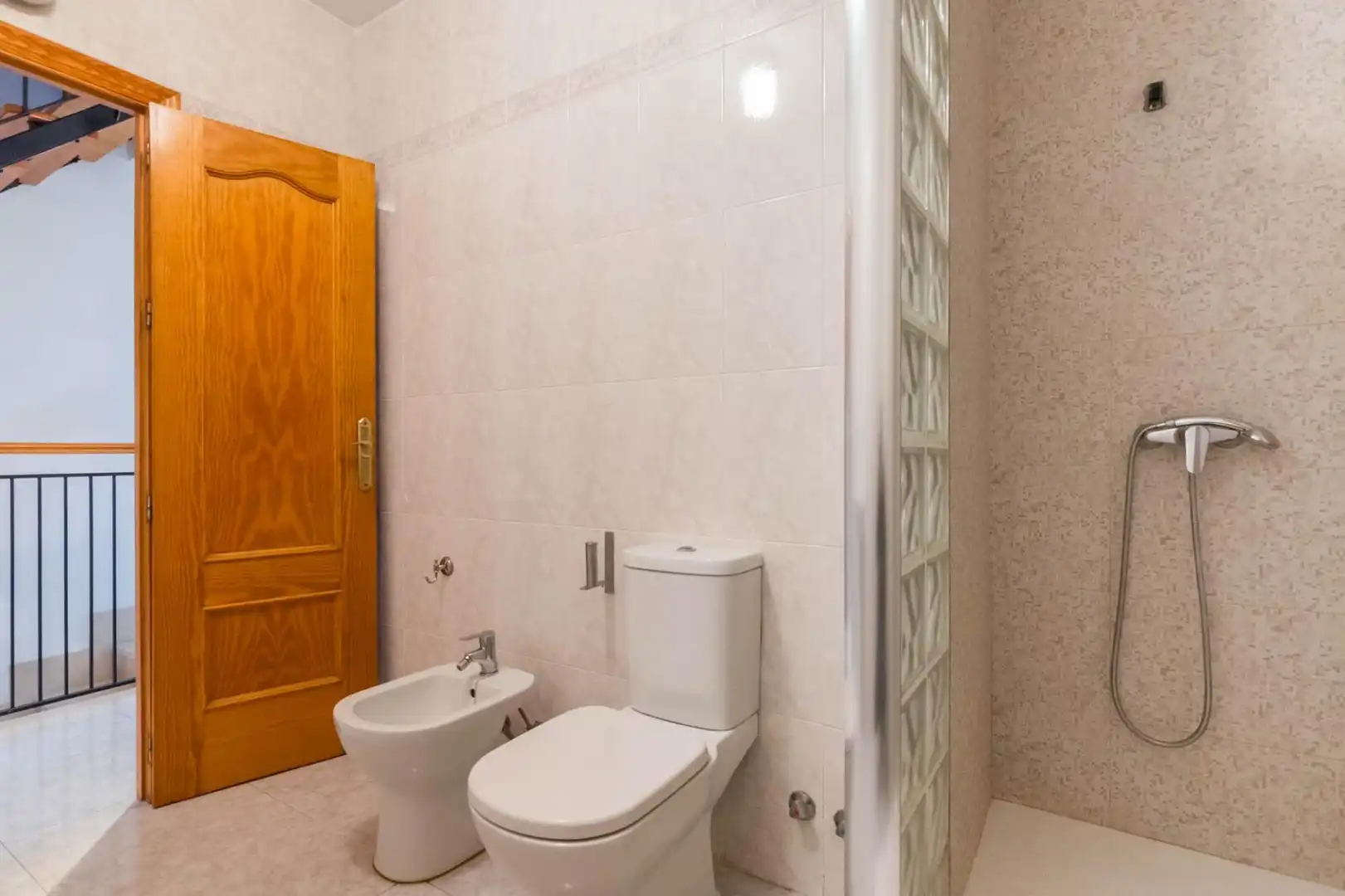 Badezimmer von Einfamilien-Reihenhaus zum Verkauf in Murcia mit Klimaanlage