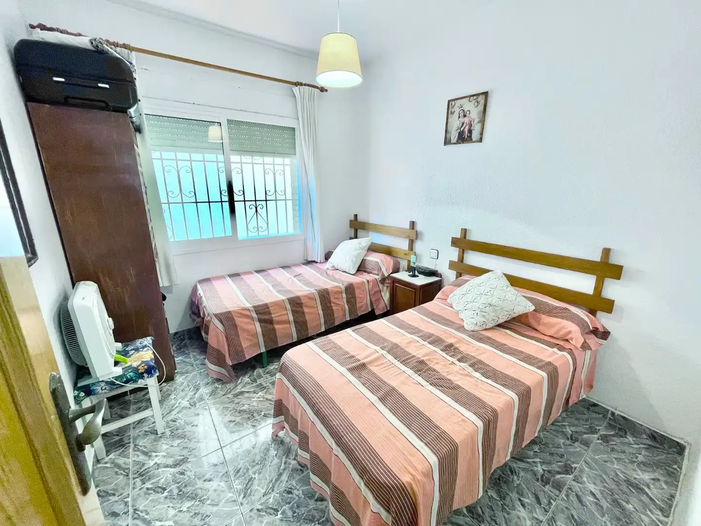 Schlafzimmer von Erdgeschoss zur Miete in San Pedro del Pinatar mit Möbliert, Waschmaschine und Mikrowelle