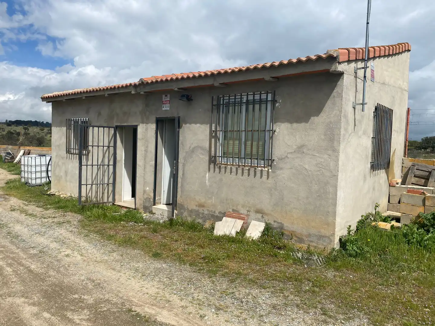 Vista exterior de Nave industrial en venta en Martiherrero
