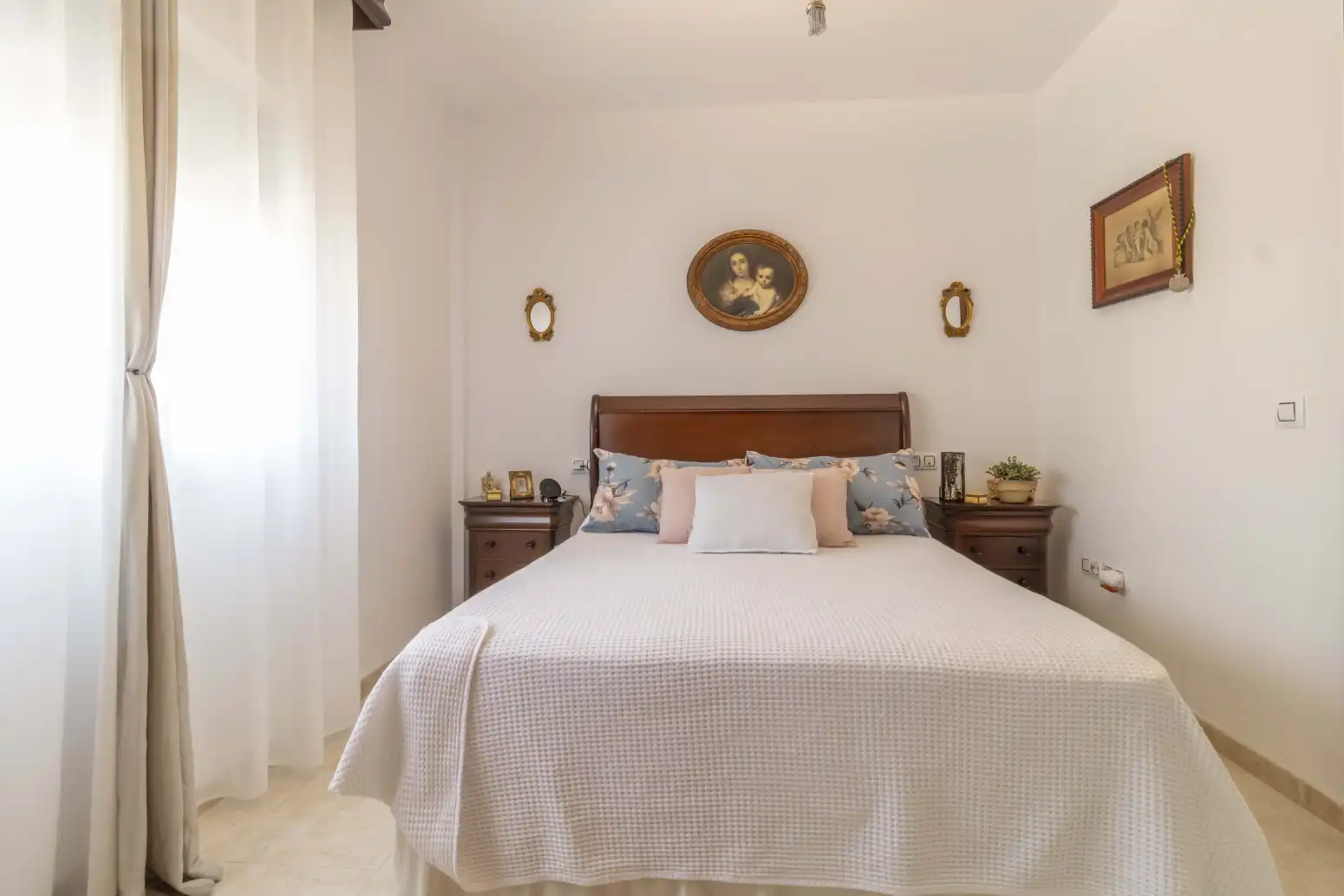 Dormitori de Casa adosada en venda en Gines amb Aire condicionat, Jardí privat i Terrassa