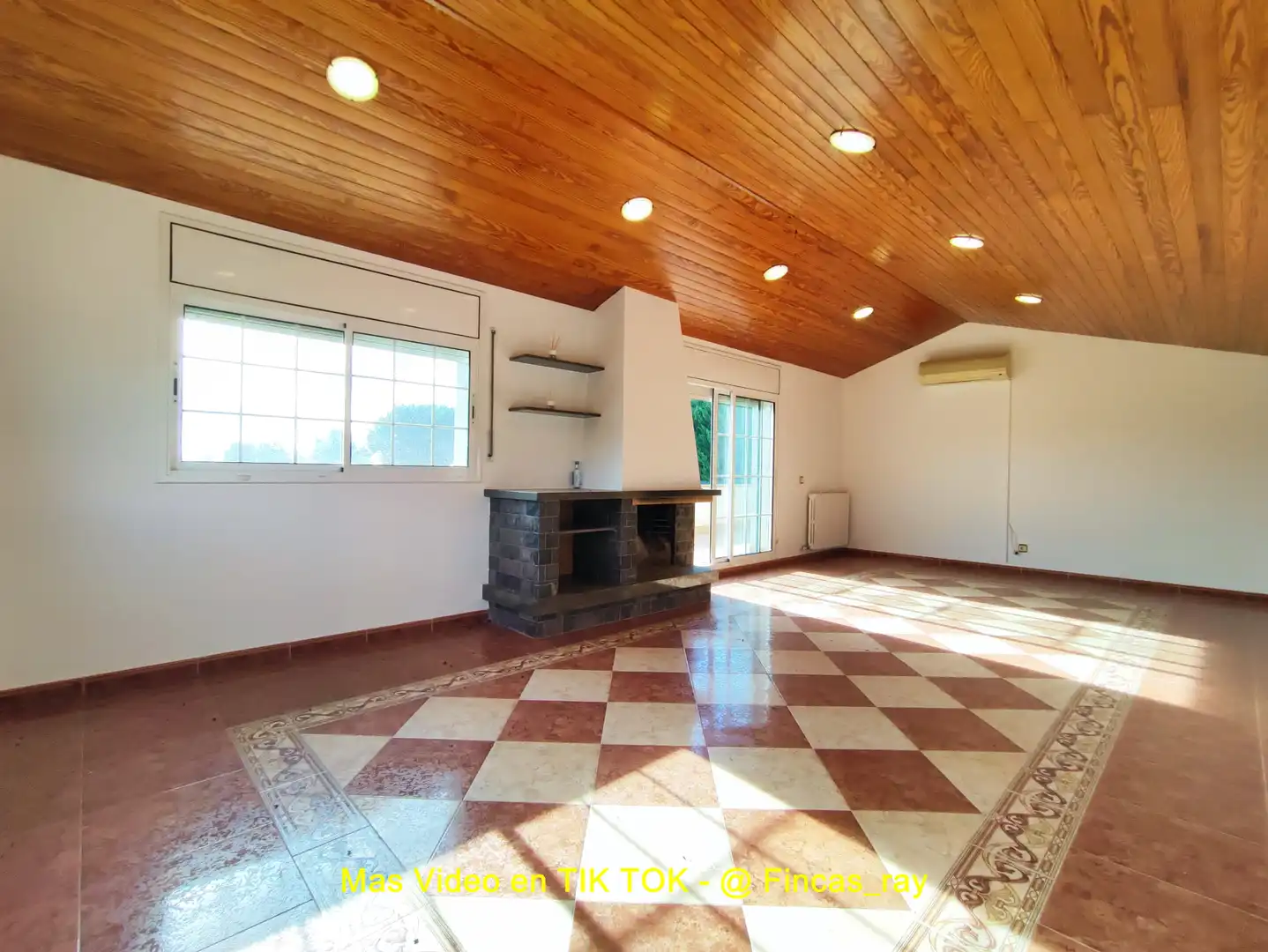 Sala de estar de Casa o chalet en venta en Bigues i Riells del Fai con Calefacción, Jardín privado y Terraza