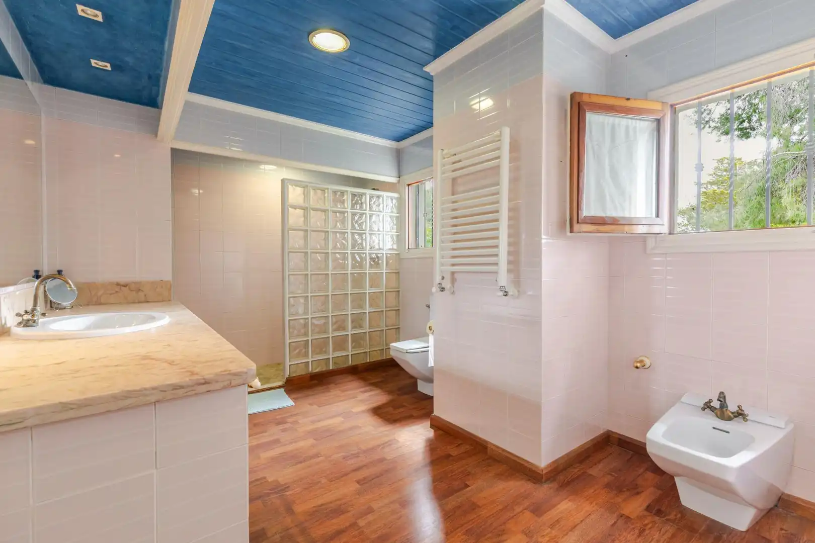 Bathroom of Houses for sale in L'Eliana  with Air Conditioner, Heating and Private garden