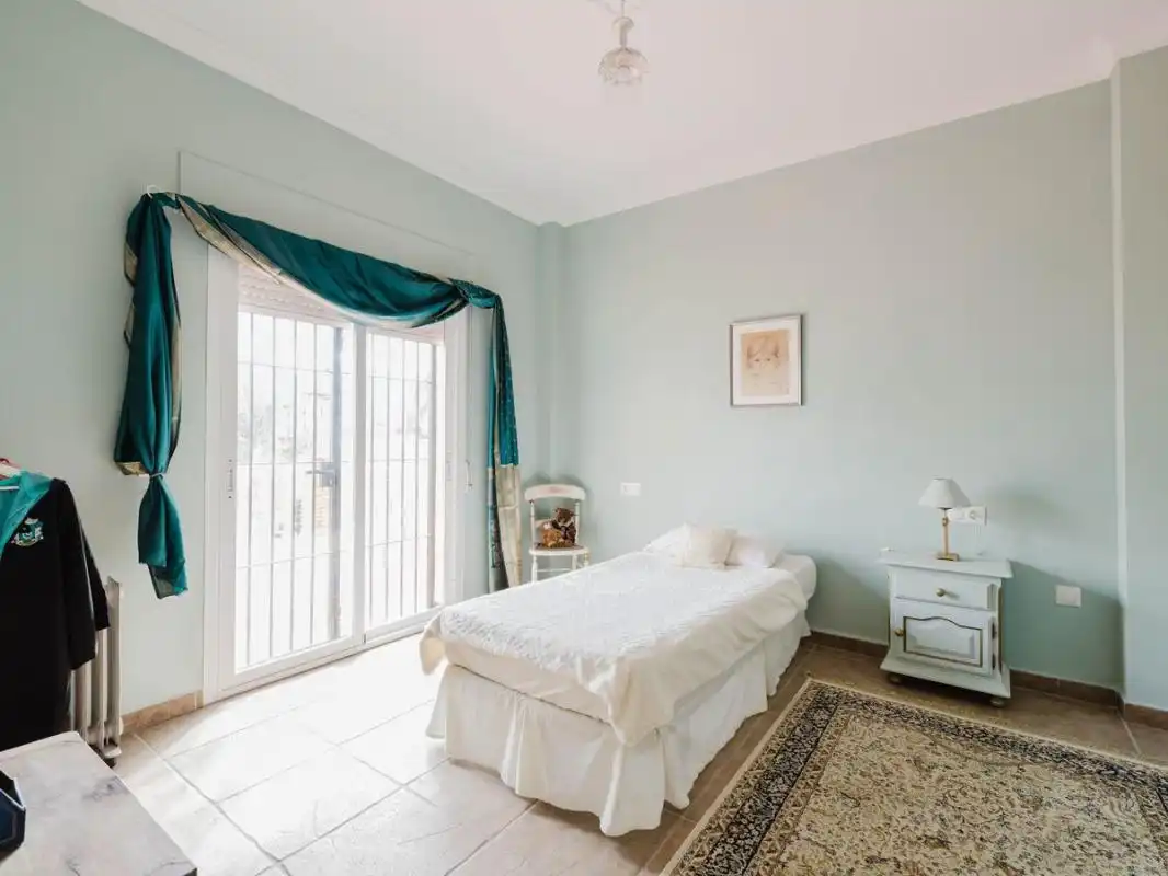 Dormitori de Casa o xalet en venda en Alhaurín El Grande amb Aire condicionat, Calefacció i Jardí privat