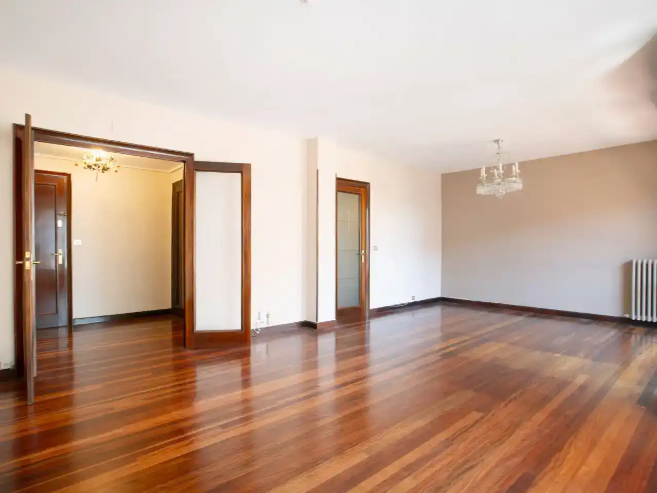 Sala d'estar de Pis en venda en Getxo  amb Parquet i Balcó