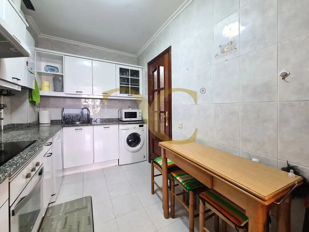 Kitchen of Apartments for sale in Oviedo   with Heating and Furnished