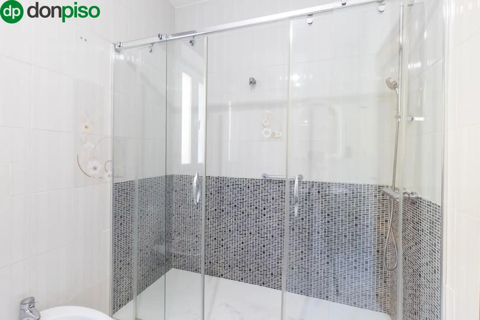 Baño de Piso en venta en Güéjar Sierra con Terraza, Trastero y Balcón