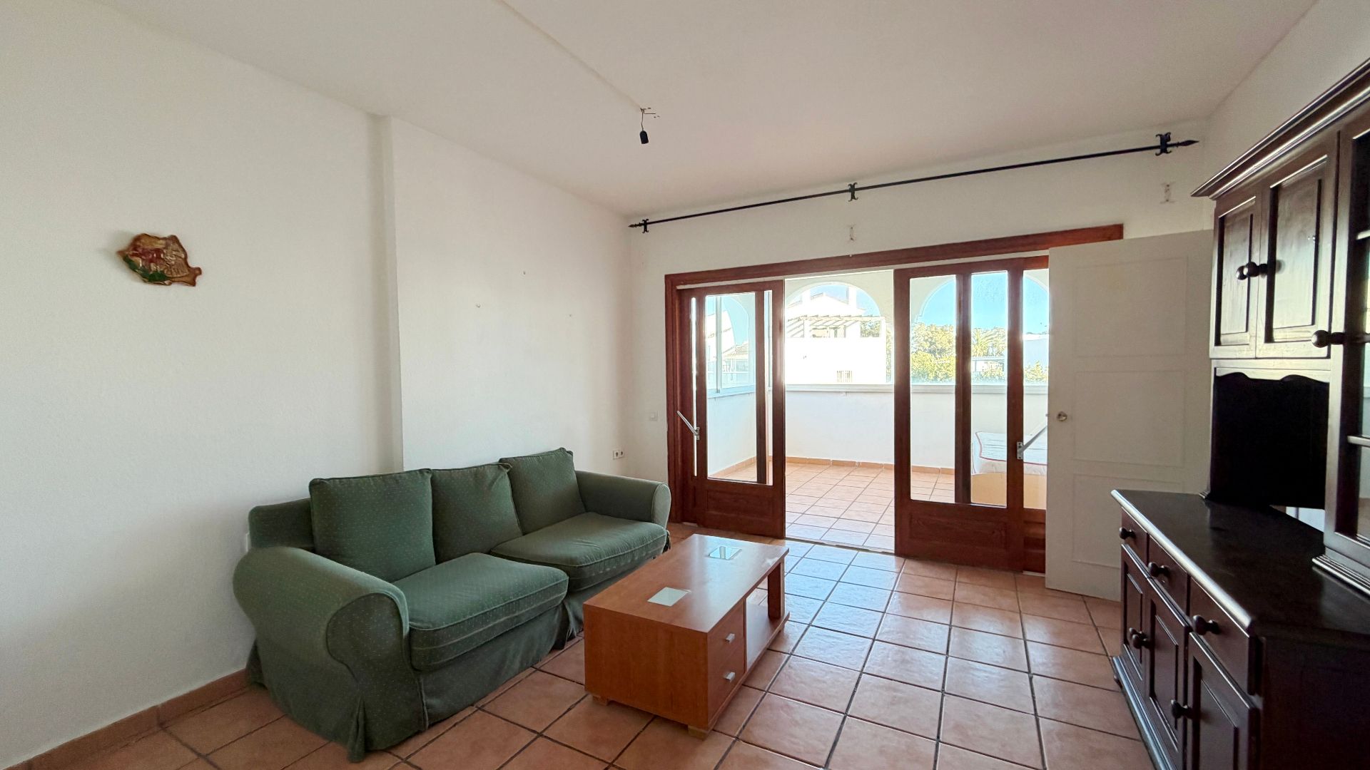 Sala d'estar de Pis en venda en Estepona amb Terrassa i Piscina comunitària