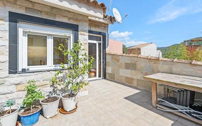 Vista exterior de Casa o xalet en venda en Montcada i Reixac amb Aire condicionat, Calefacció i Terrassa