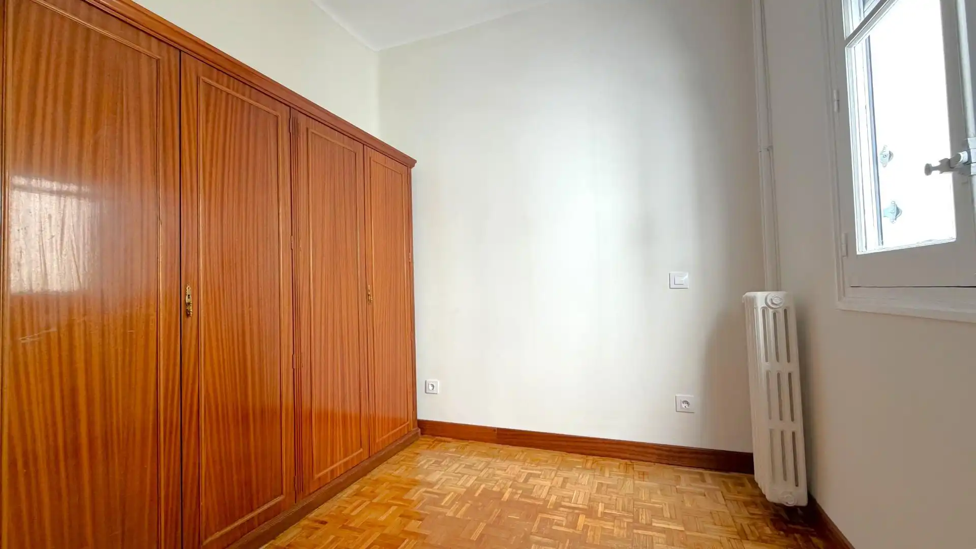 Dormitori de Pis de lloguer en Madrid amb Aire condicionat, Calefacció i Parquet