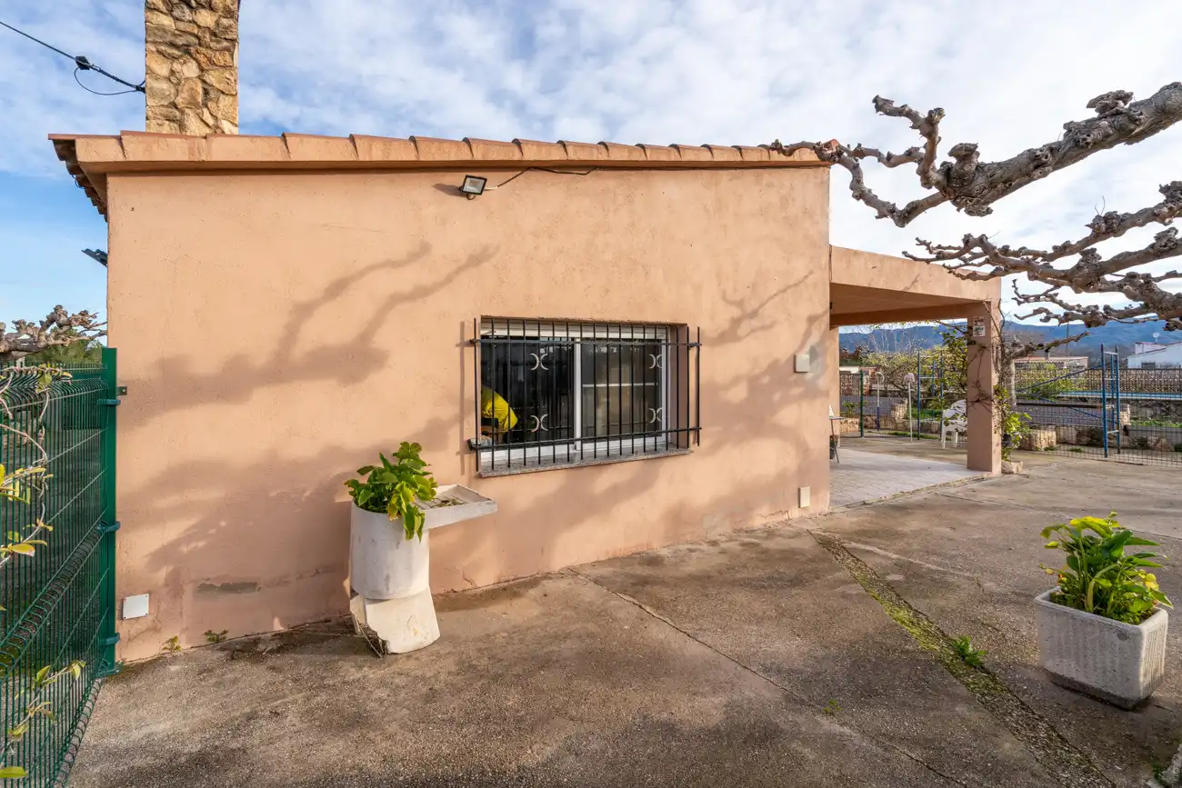 Außenansicht von Country house zum Verkauf in Tortosa mit Privatgarten, Schwimmbad und Internet