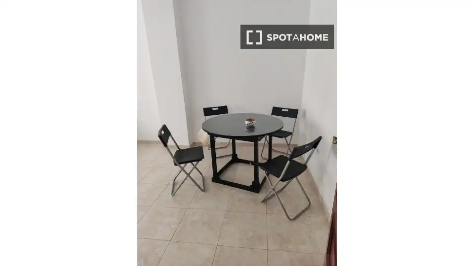 Menjador de Apartament per a compartir en Cádiz amb Aire condicionat, Terrassa i Moblat