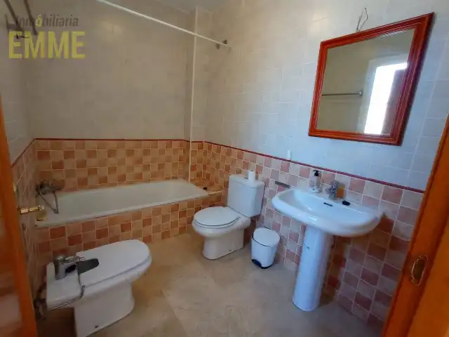 Baño de Casa adosada de alquiler en Ronda con Aire acondicionado, Horno y Lavadora