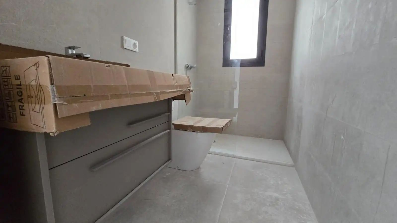 Bany de Pis en venda en Sant Joan d'Alacant amb Parquet, Terrassa i Piscina comunitària