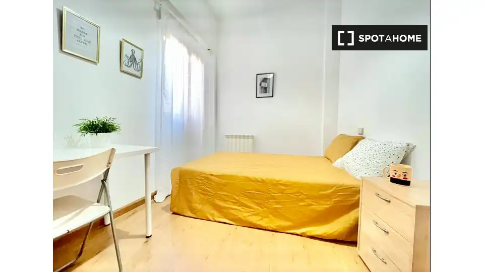 Bedroom of Flat for rent in Madrid  with Air Conditioner, Heating and Furnished