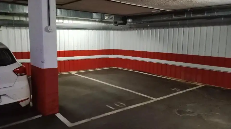 Garaje de alquiler en Calle de Galileo, 48, Arapiles