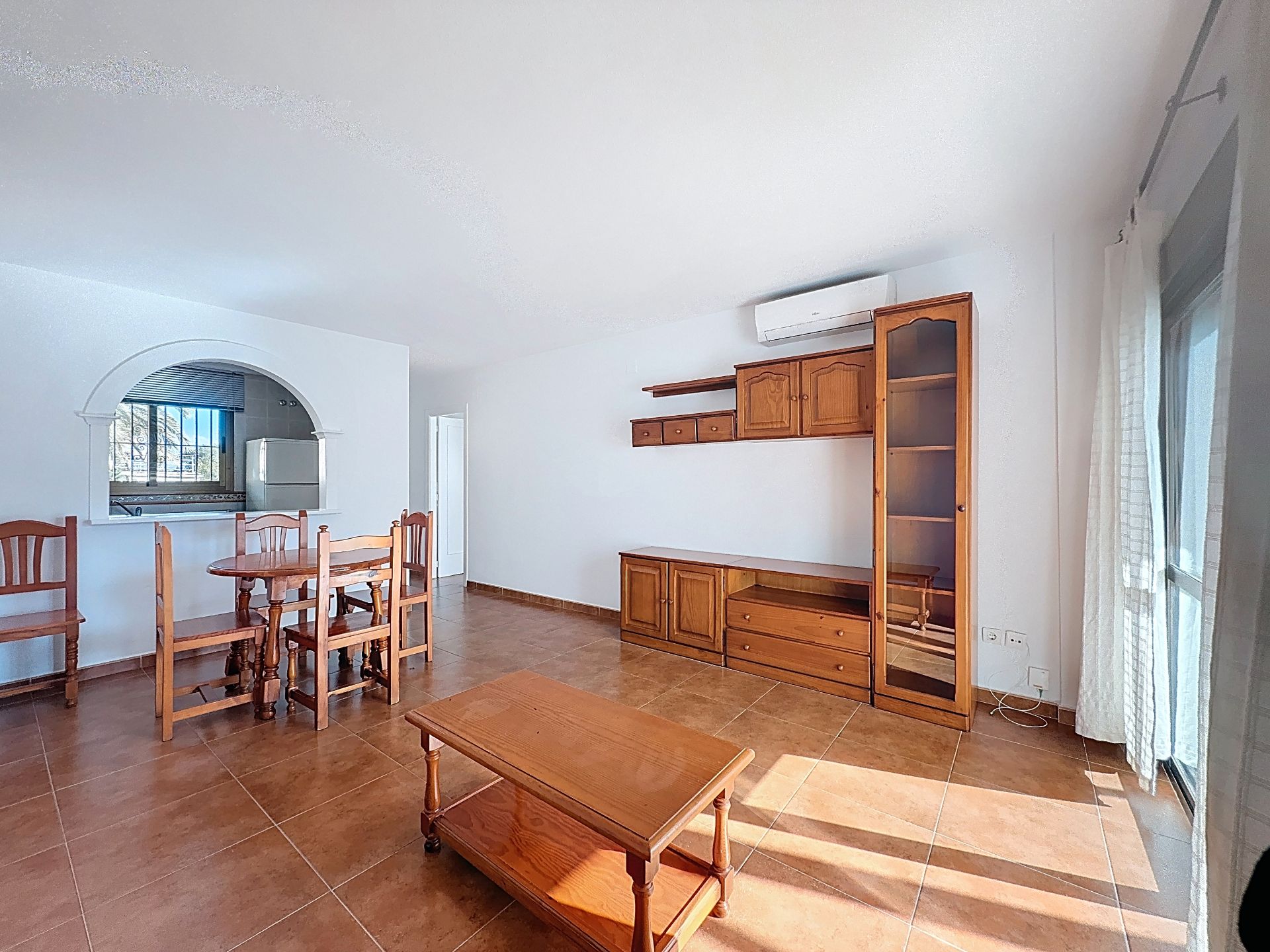 Sala d'estar de Apartament de lloguer en Torremolinos amb Aire condicionat, Terrassa i Moblat